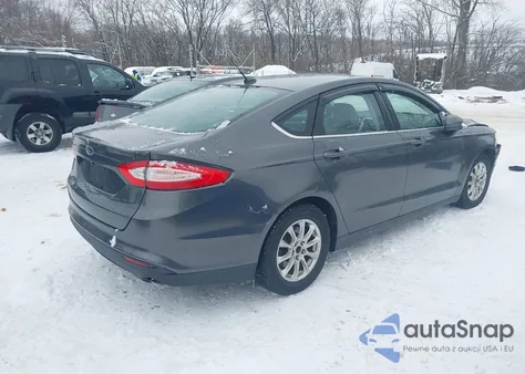 2015 Ford Fusion S z USA, uszkodzony, nr VIN 3FA6P0G77FR142532